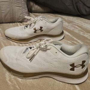 Women's white and gold Under Armour Tennis Shoes sneakers 7.5 7 1/2